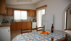 3 bedroom bungalow with swimming pool for sale in Peyia