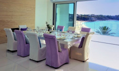 Luxury 5 bedroom furnished house with swimming pool for sale in Coral Bay