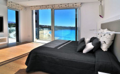 Luxury 5 bedroom furnished house with swimming pool for sale in Coral Bay