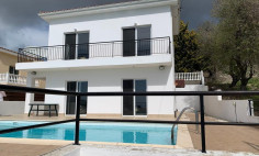 Spacious 3 bedroom house with swimming pool for sale in Tsada
