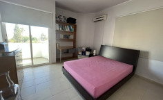 Large 3 bedrooms house for sale in Paralimni