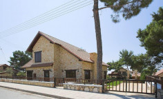 4 bedroom unfurnished villa with swimming pool for sale in Souni