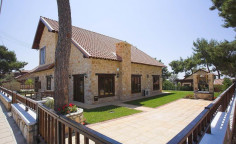 4 bedroom unfurnished villa with swimming pool for sale in Souni