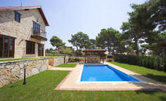 4 bedroom unfurnished villa with swimming pool for sale in Souni