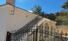 Spacious furnished bungalow with pool in Kivides 