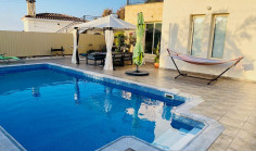 Spacious furnished bungalow with pool in Kivides 