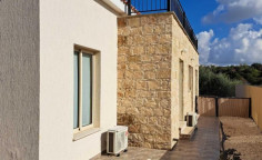 Spacious furnished bungalow with pool in Kivides 