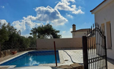 Spacious furnished bungalow with pool in Kivides 