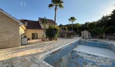 Spacious Pyrgos villa with pool large plot 