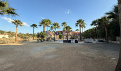 Spacious Pyrgos villa with pool large plot 