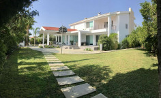 Large 7 bedroom house for sale in Latsia