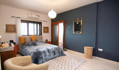 6 bedroom house for sale in Deryneia