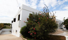 6 bedroom house for sale in Deryneia