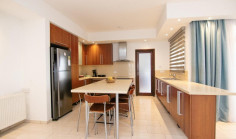6 bedroom house for sale in Deryneia