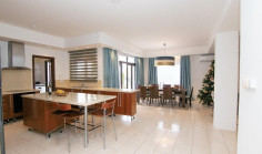 6 bedroom house for sale in Deryneia