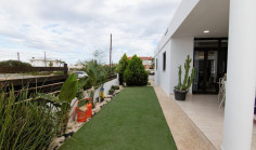 6 bedroom house for sale in Deryneia