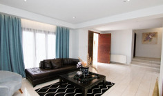 6 bedroom house for sale in Deryneia
