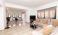 4 bedrooms house for sale in Frenaros