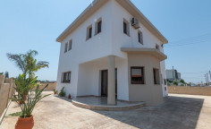 4 bedrooms house for sale in Frenaros