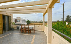 Spacious 3 bedroom house to rent in Deryneia
