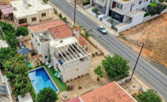 Spacious 3 bedroom house to rent in Deryneia