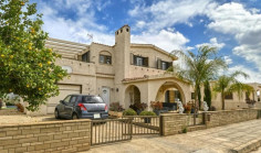 Spacious 3 bedroom house to rent in Deryneia