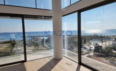 Luxurious sea front penthouse in vibrant Chrysopolitissa 