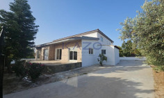 Spacious 5 bedroom house in quiet Palaiometocho area 