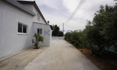 Spacious 5 bedroom house in quiet Palaiometocho area 