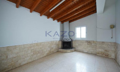 Spacious 5 bedroom house in quiet Palaiometocho area 