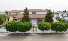 Spacious 5 bedroom house in quiet Palaiometocho area 