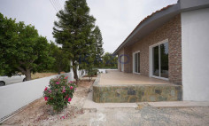 Spacious 5 bedroom house in quiet Palaiometocho area 