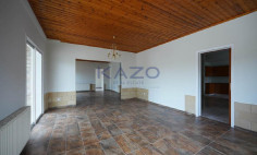 Spacious 5 bedroom house in quiet Palaiometocho area 