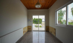 Spacious 5 bedroom house in quiet Palaiometocho area 