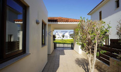Spacious four bedroom Egkomi home on large plot 