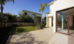 Spacious four bedroom Egkomi home on large plot 